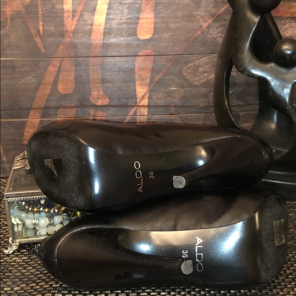 Comfy, Sexy dress up or down heels - Picture 3 of 7